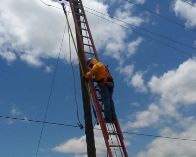 Por reconexión ilegal cortan comercio en Talanga